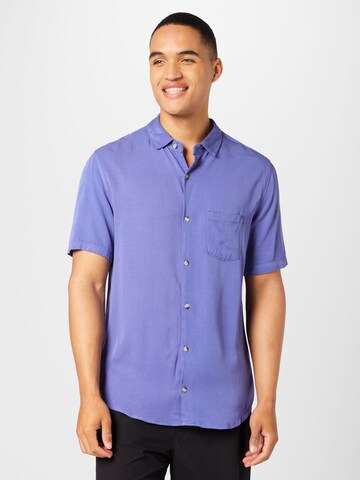 Cotton On Comfort Fit Hemd in Blau: Vorderseite