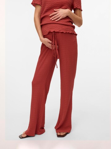 évasé Pantalon MAMALICIOUS en marron : devant