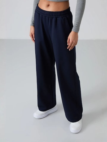 Tommy Life Sportbroek in Blauw: voorkant