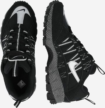 Baskets basses 'AIR HUMARA' Nike Sportswear en noir