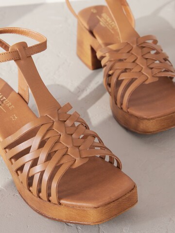 Next Sandale in Braun