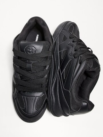 Bershka Sneaker low i sort