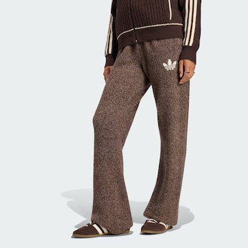 ADIDAS ORIGINALS - Loosefit Pantalón 'Essentials' en marrón: frente