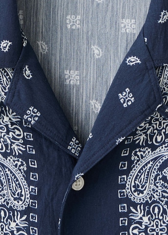 MANGO MAN Comfort fit Srajca 'Bandana' | modra barva
