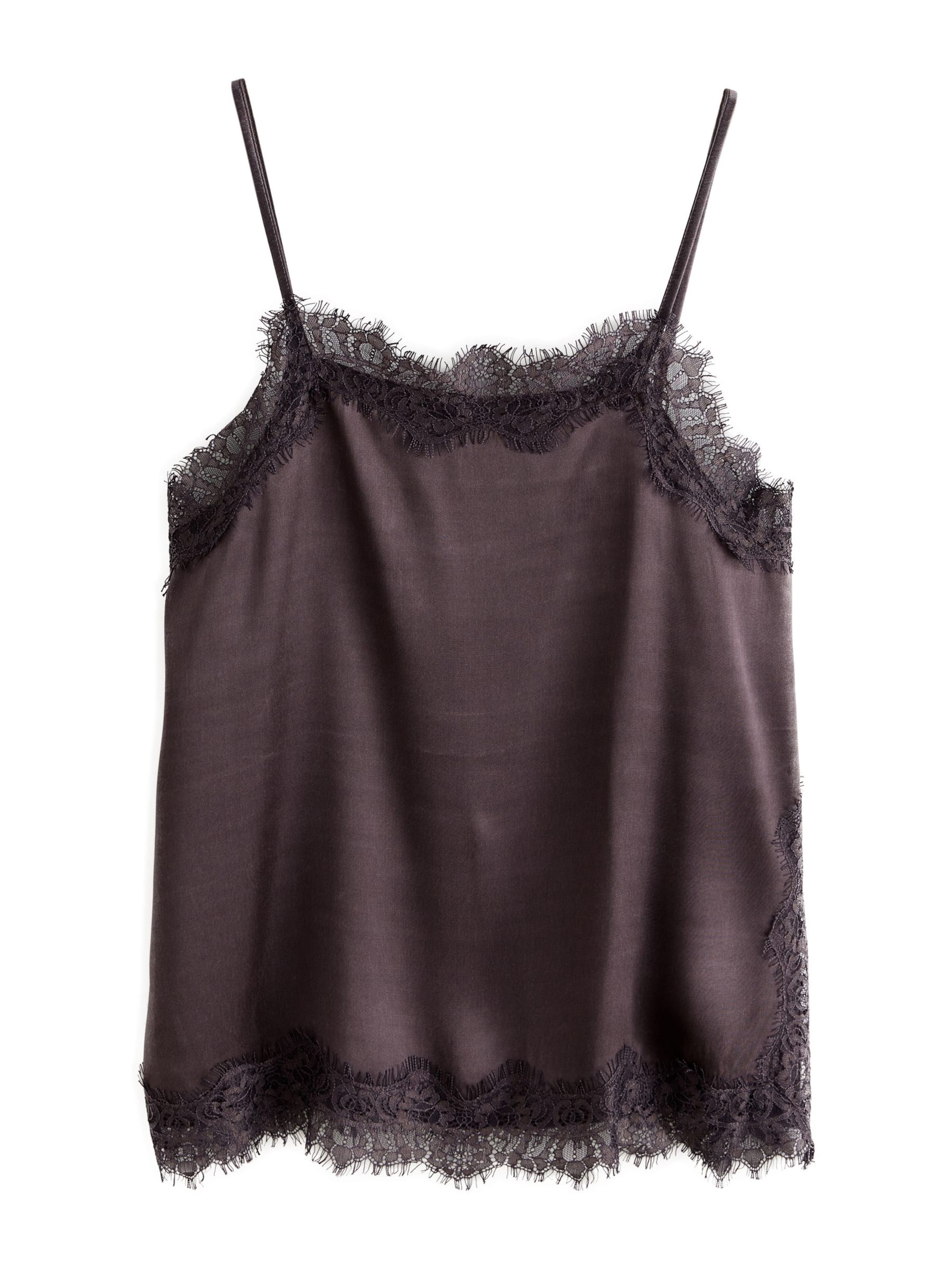 Top de la Next pe maro: față