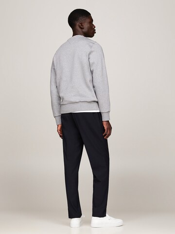 TOMMY HILFIGER Sweatshirt in Grau