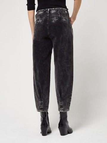 Gang - Tapered Calças com pregas '94SILVIA' em preto