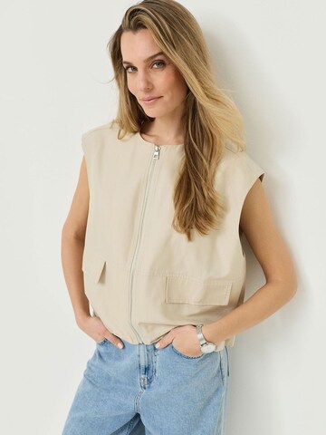 Tamaris Vest in Beige: front