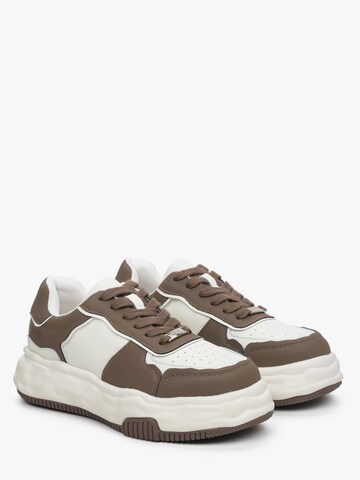 Estro Sneakers laag '3002' in Bruin
