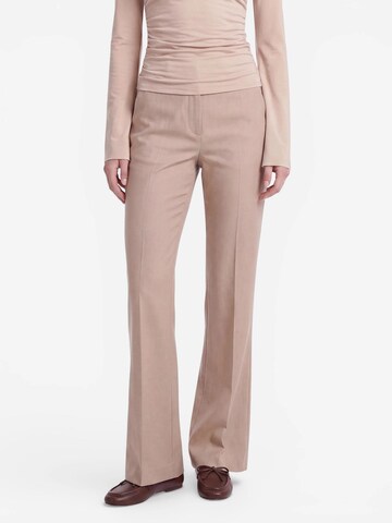 millane Flared Hose in Beige: Vorderseite