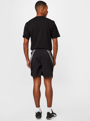 Regular Pantaloni sport de la PUMA pe negru