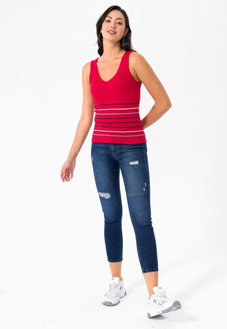 Top in maglia di Felix Hardy in rosso