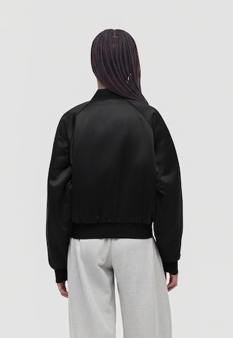 ADIDAS ORIGINALS Overgangsjakke 'SST' i sort