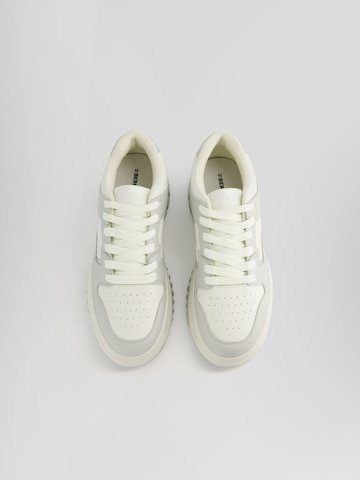 Bershka Sneakers low i grå