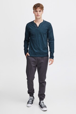 !Solid V-Shirt 'Tinox' in Blau