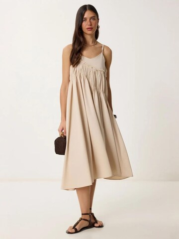 Abito di Happiness İstanbul in beige