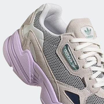 ADIDAS ORIGINALS Sneaker 'Falcon' in Grau