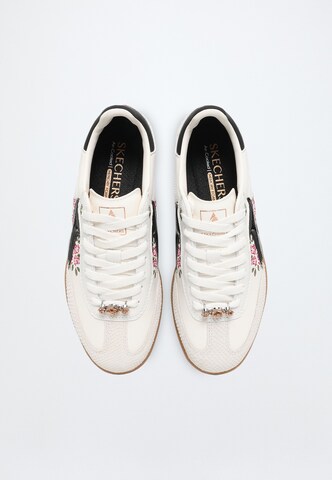 SKECHERS - Sapatilhas baixas 'HOTSHOT' em branco