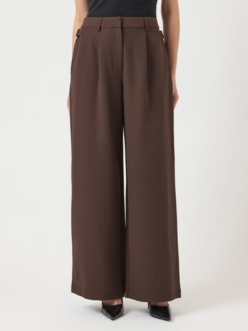 regular Pantaloni di YAS in marrone: frontale