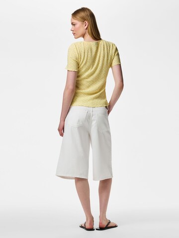 Maglietta di PIECES in giallo