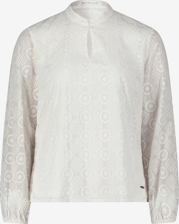 Betty & Co Blouse in White: front