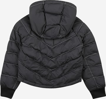 Nike Sportswear Jacke in Schwarz