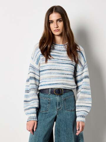 Apricot Sweater ' ' in Blue: front