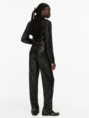 Pull&Bear Regular Trousers in Black
