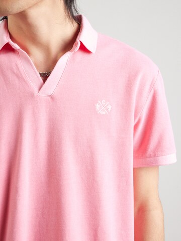 Tricou de la CAMP DAVID pe roz