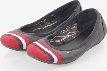 TOMMY HILFIGER Flats & Loafers in 36 in Black: front