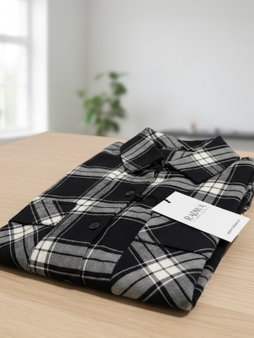 Radwa Blouse 'Radwa Women’s Plaid Flannel' in Zwart