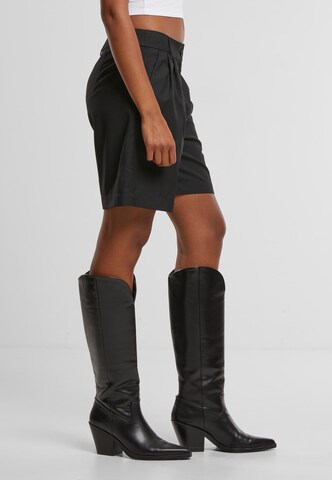 Urban Classics Regular Bundfaltenhose in Schwarz