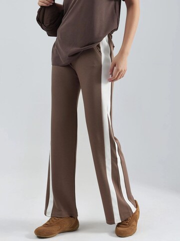 Wide leg Pantaloni di Hiccup in marrone: frontale
