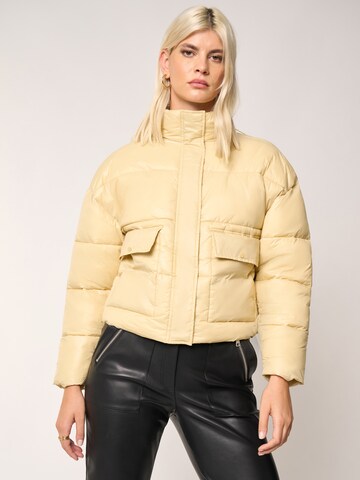 ABOUT YOU x Laura Giurcanu Winter jacket 'Alexia' in Beige: front