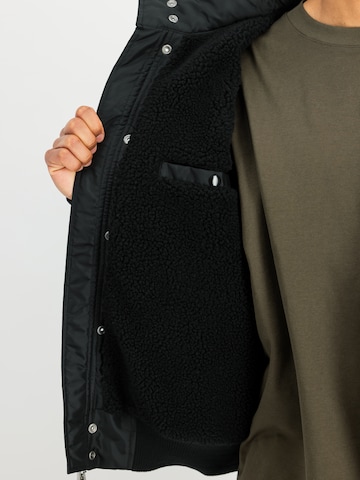 ALPHA INDUSTRIES Jacke in Schwarz: Vorderseite