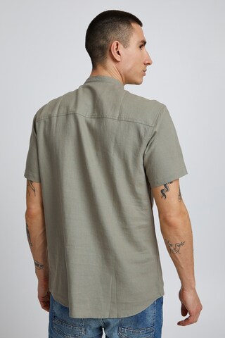 11 Project - Ajuste regular Camisa en beige