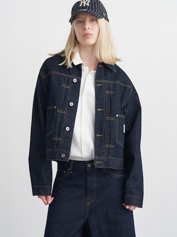 Carhartt WIP Välikausitakki 'Belmar' värissä sininen