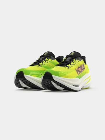 Sneaker de alergat 'MACH X 3' de la HOKA pe galben