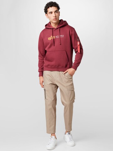 ALPHA INDUSTRIES Sweatshirt in Rood