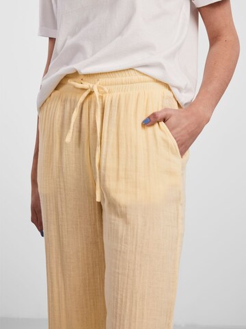 Loosefit Pantalon 'Kiara' PIECES en jaune