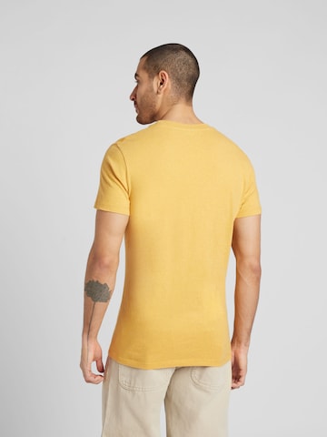 Superdry - Camiseta en amarillo