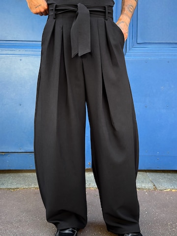 Barrel Pantalon à pince Bershka en noir : devant