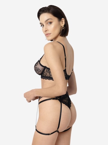 WHITE RVBBIT - Tanga en negro