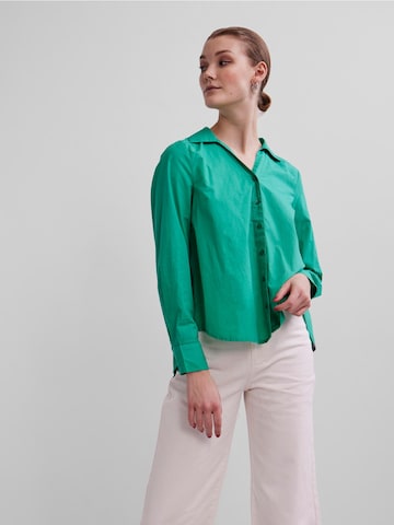 PIECES - Blusa 'Vida' en verde: frente