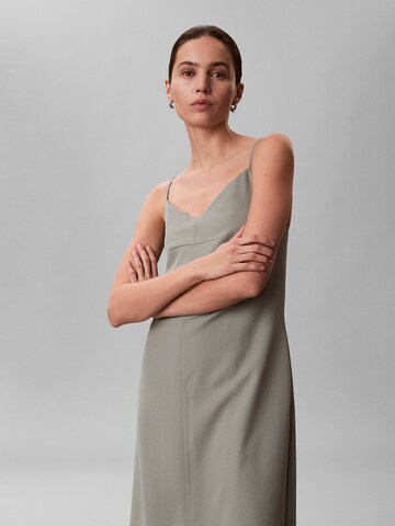 Robe Calvin Klein en gris