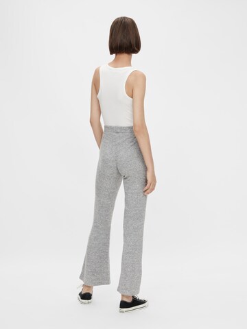 évasé Pantalon 'Pam' PIECES en gris