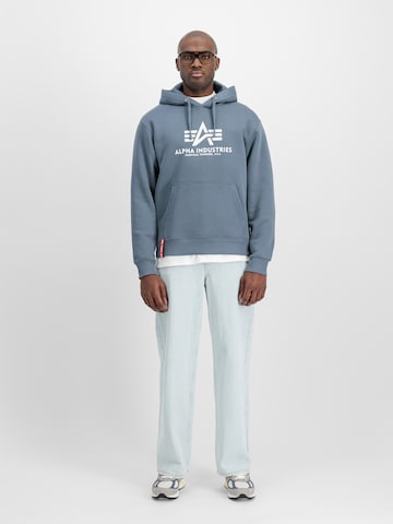 ALPHA INDUSTRIES Sweatshirt i grå