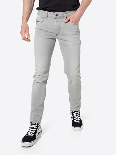 DIESEL Jeansy 'SLEENKER-X' w kolorze jasnoszarym, Podgląd na modelu(-ce)