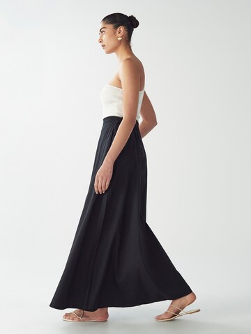 Gonna 'Saras' di Willa in nero