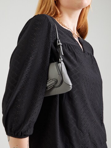 ONLY Carmakoma - Blusa 'CARSANDRA' en negro